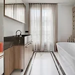 2Br St Honore Vandome