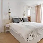2Br St Honore Vandome